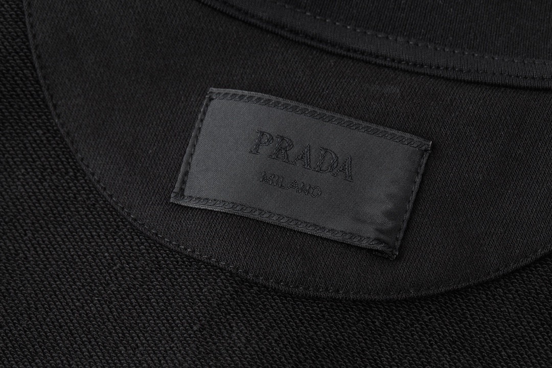 PRADA 普拉达 logo字母提花Polo领卫衣 圆领 长袖 灰色 黑色 UJL77B-1Y13-F0002-S-OOO