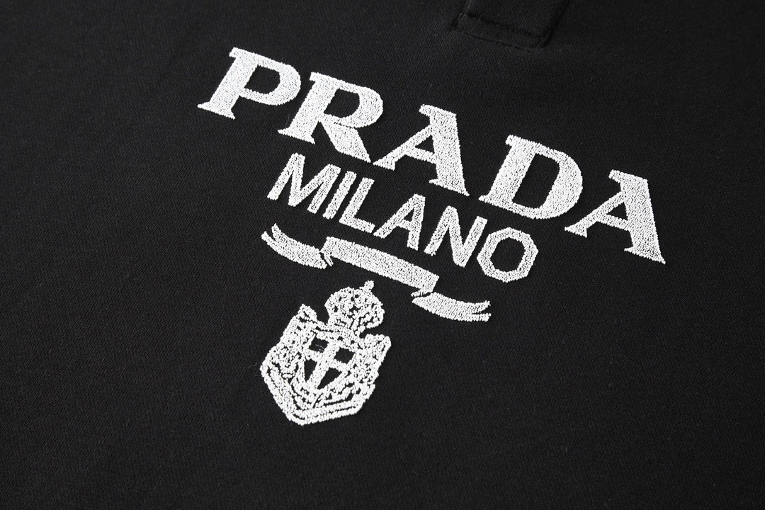 PRADA 普拉达 logo字母提花Polo领卫衣 圆领 长袖 灰色 黑色 UJL77B-1Y13-F0002-S-OOO