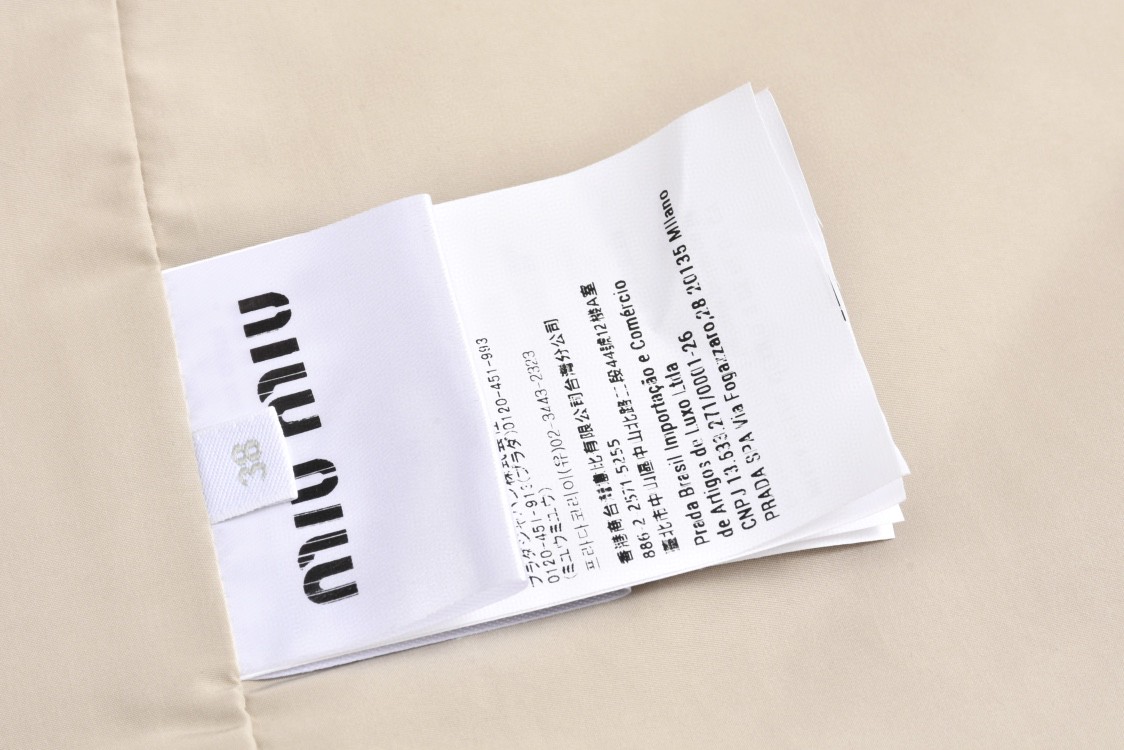 MIU MIU 缪缪 字母logo徽标菱形格拉链夹克 外套 棉服 长袖 秋冬款 米色 ML1087-15PU-F0036