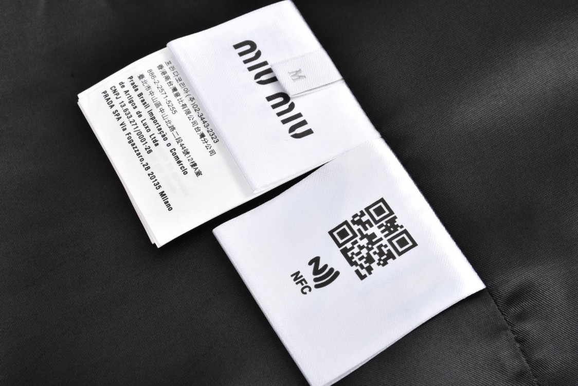 MIU MIU 缪缪 字母logo徽标丝绒夹克 外套 长袖 秋冬款 黑色