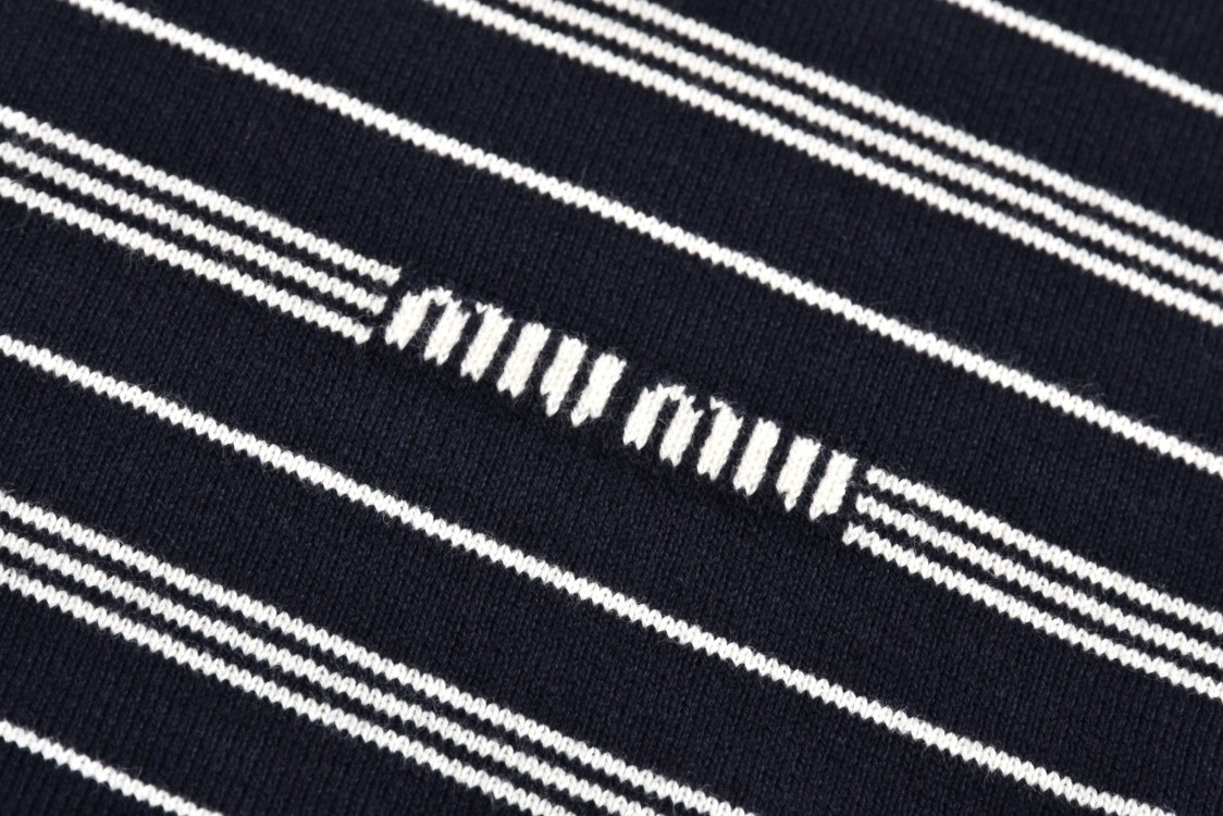 MIU MIU 缪缪 条纹Polo领针织衫 毛衣 长袖 米白色 黑蓝色 MML951-140V-F0304-S-OOO