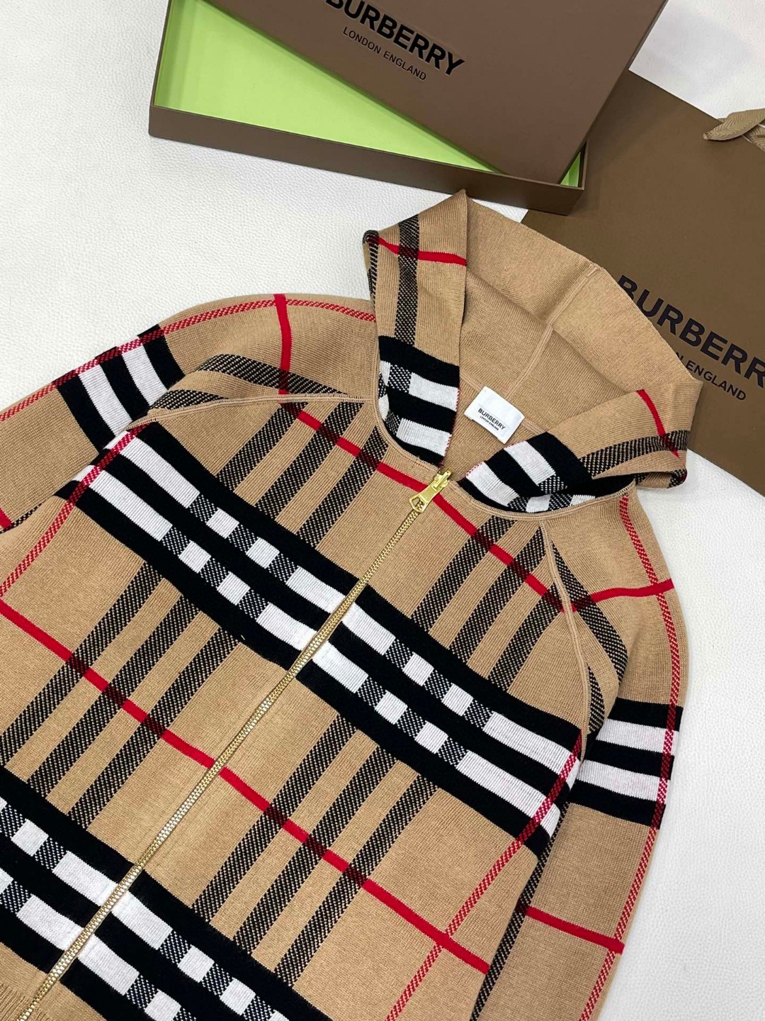 Burberry 巴宝莉 双面两穿拉链连帽羊毛开衫 针织衫 毛衣 外套 长袖 秋冬款 卡其色