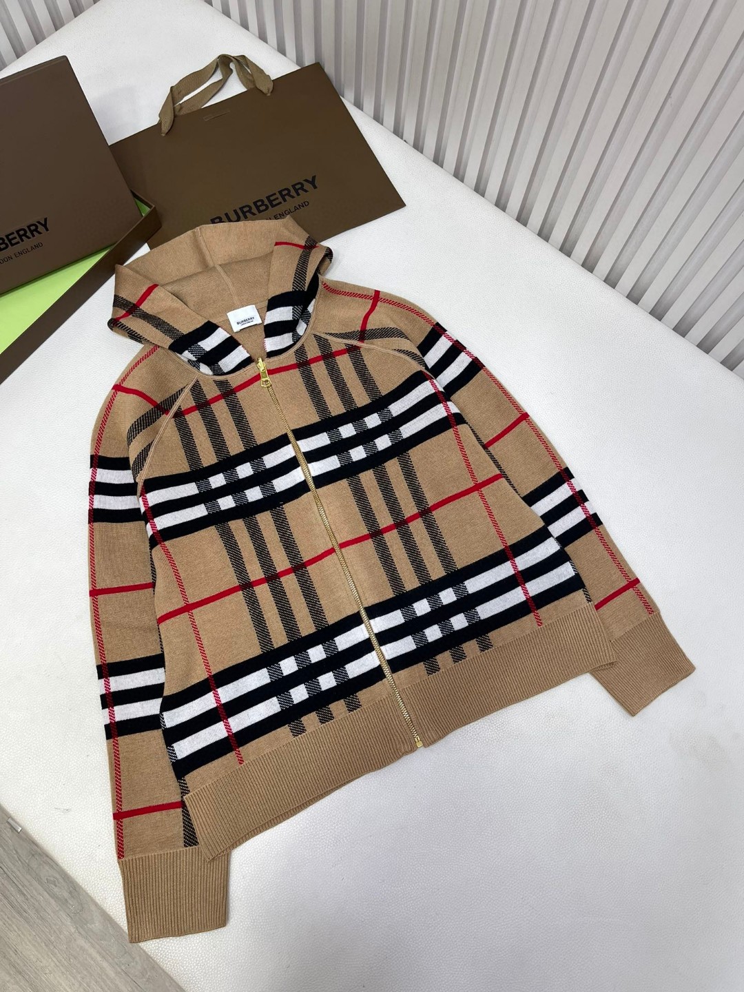 Burberry 巴宝莉 双面两穿拉链连帽羊毛开衫 针织衫 毛衣 外套 长袖 秋冬款 卡其色