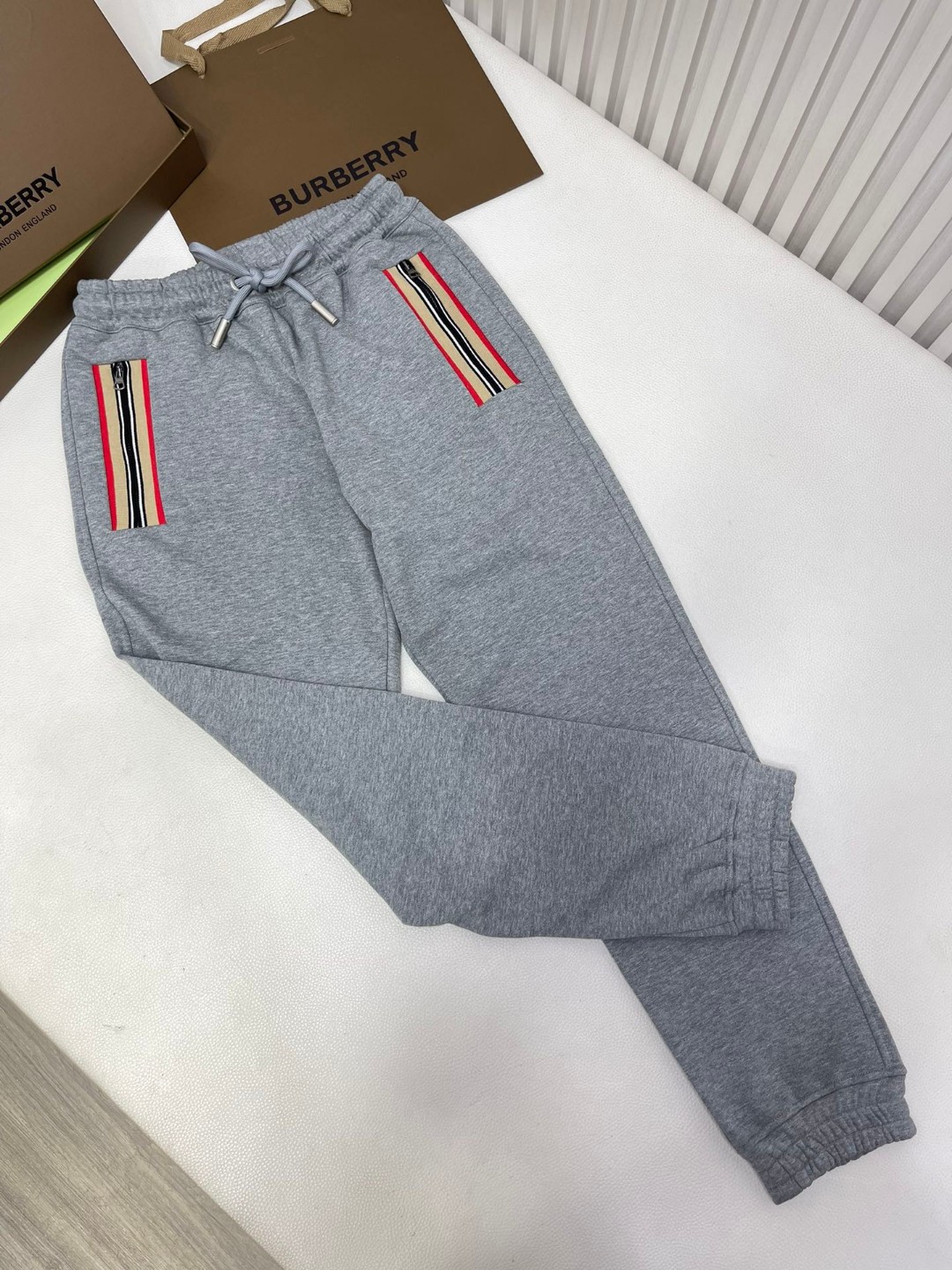 Burberry 巴宝莉 格纹拉链松紧腰束脚运动裤 裤子 休闲裤 长裤 灰色 80996211