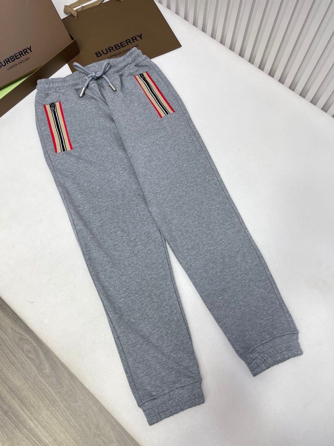 Burberry 巴宝莉 格纹拉链松紧腰束脚运动裤 裤子 休闲裤 长裤 灰色 80996211