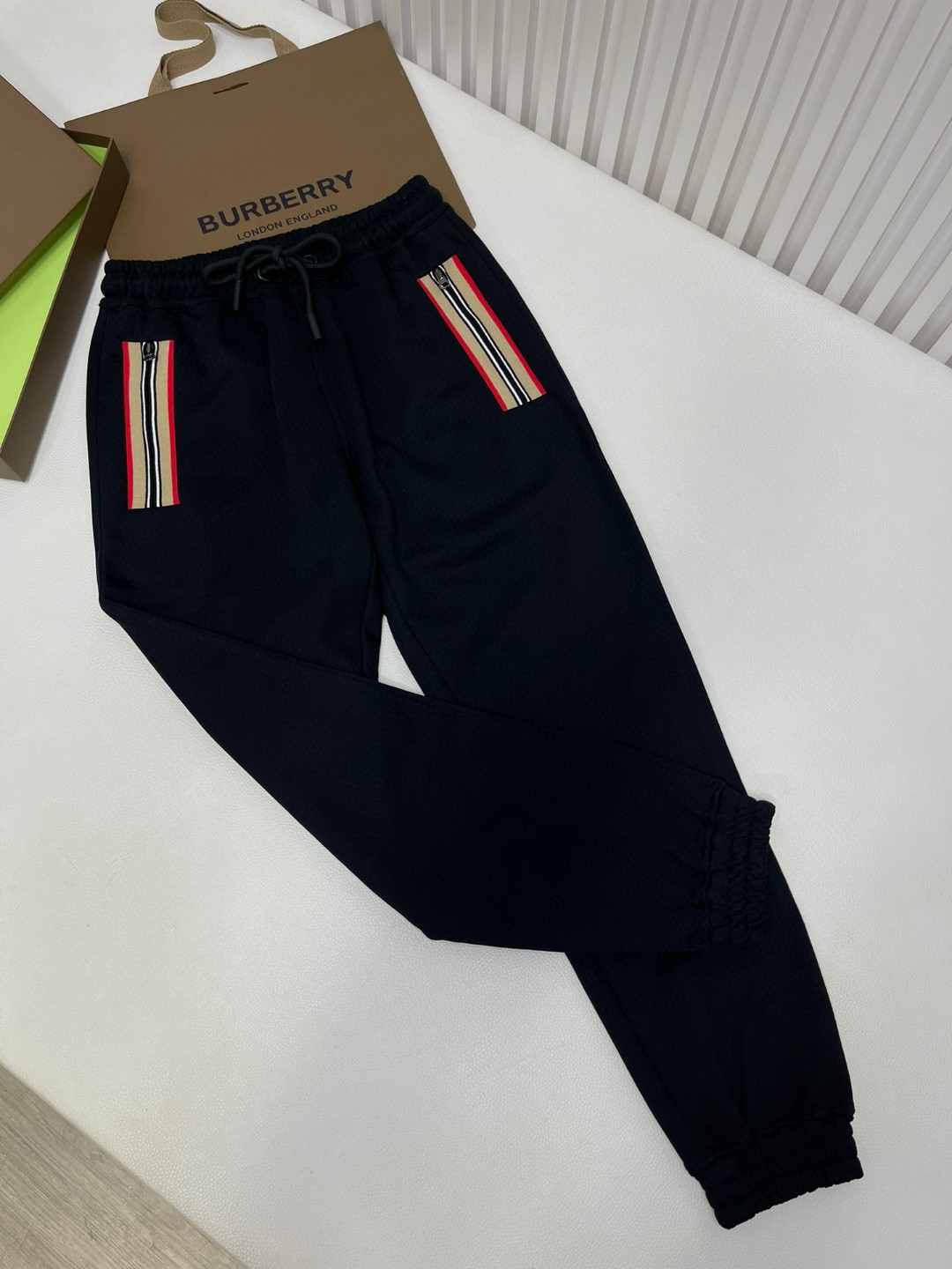 Burberry 巴宝莉 格纹拉链松紧腰束脚运动裤 裤子 休闲裤 长裤 黑色 80996211