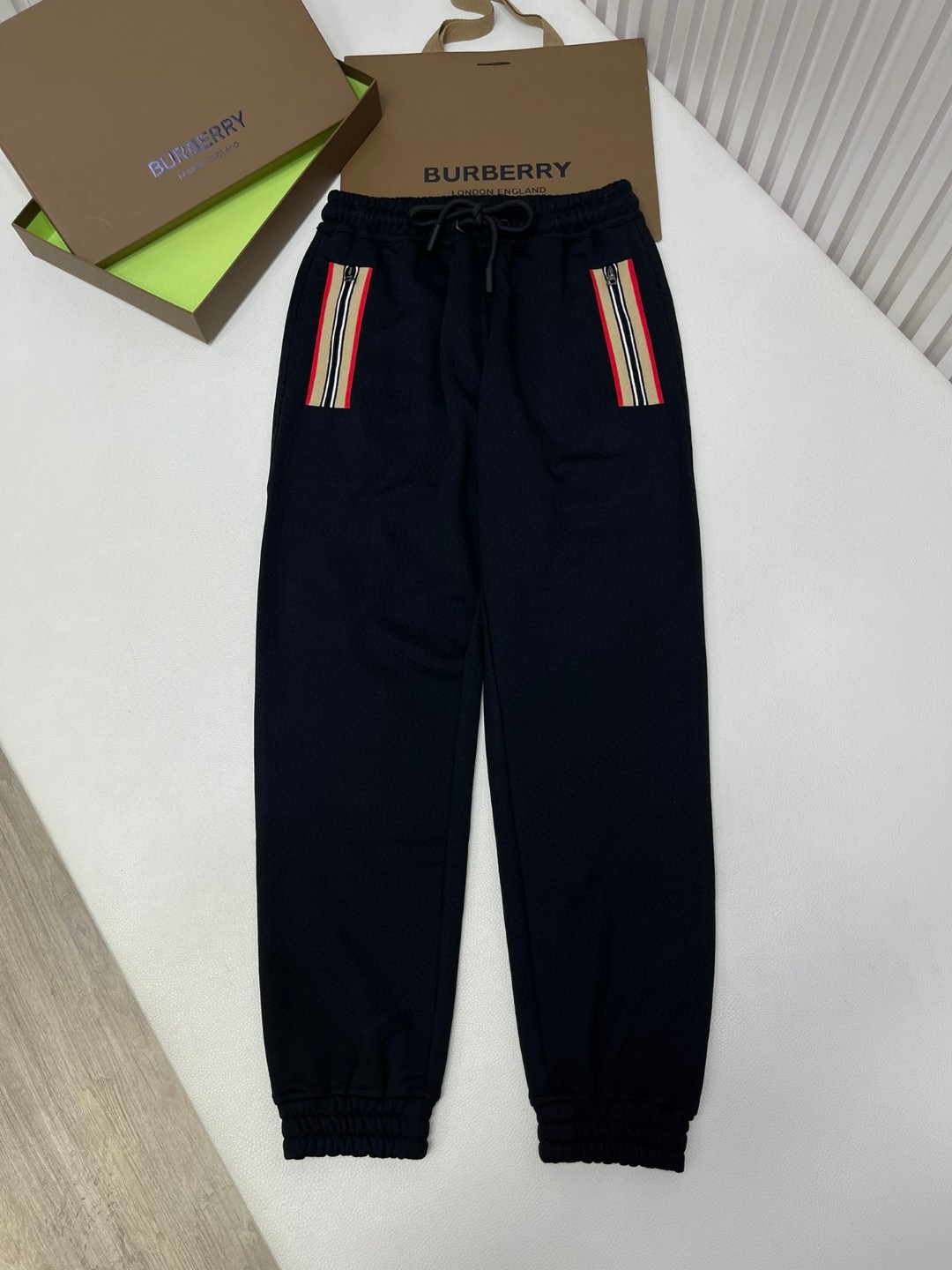 Burberry 巴宝莉 格纹拉链松紧腰束脚运动裤 裤子 休闲裤 长裤 黑色 80996211