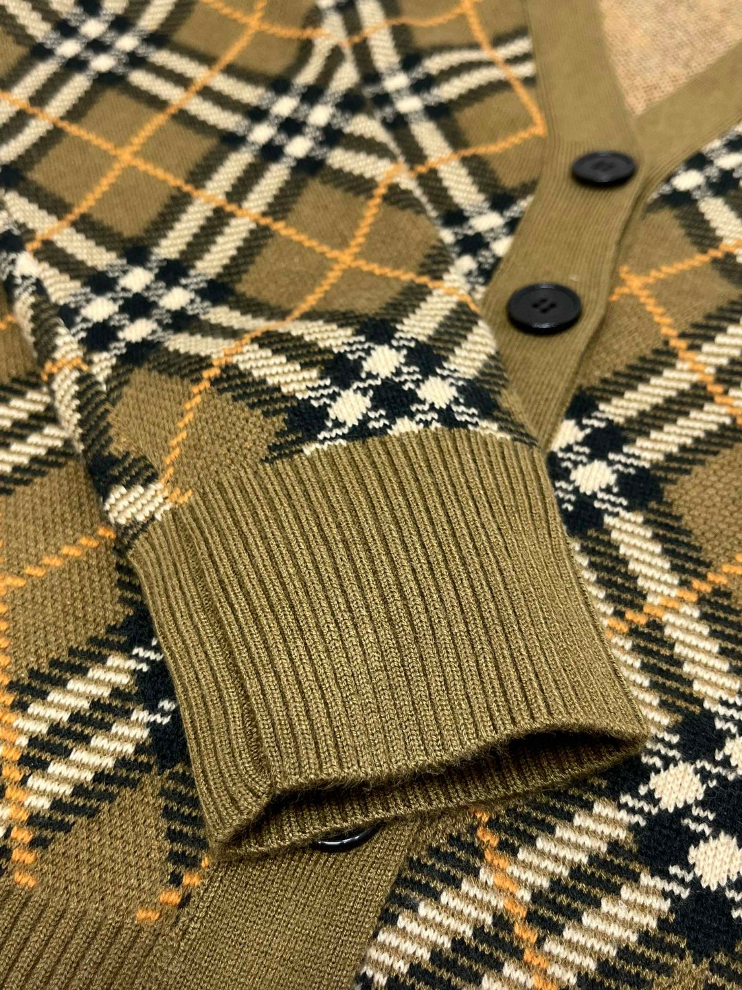 Burberry 巴宝莉 格纹V领羊毛针织衫 毛衣 外套 长袖 秋冬款 褐色 80996211
