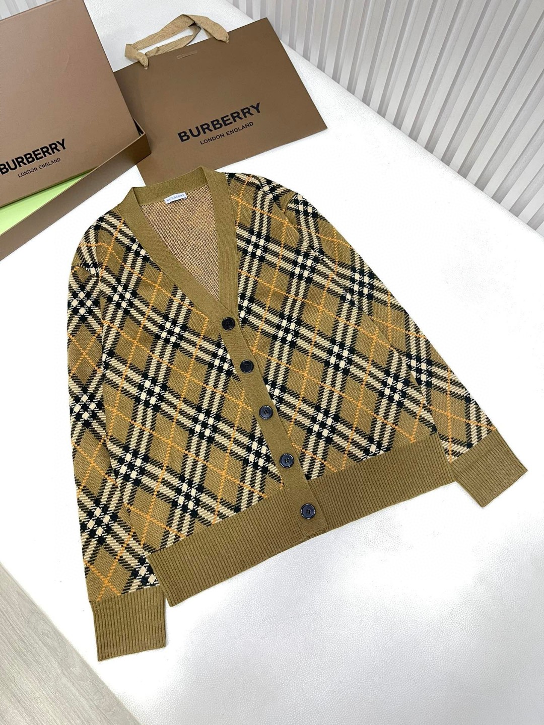 Burberry 巴宝莉 格纹V领羊毛针织衫 毛衣 外套 长袖 秋冬款 褐色 80996211
