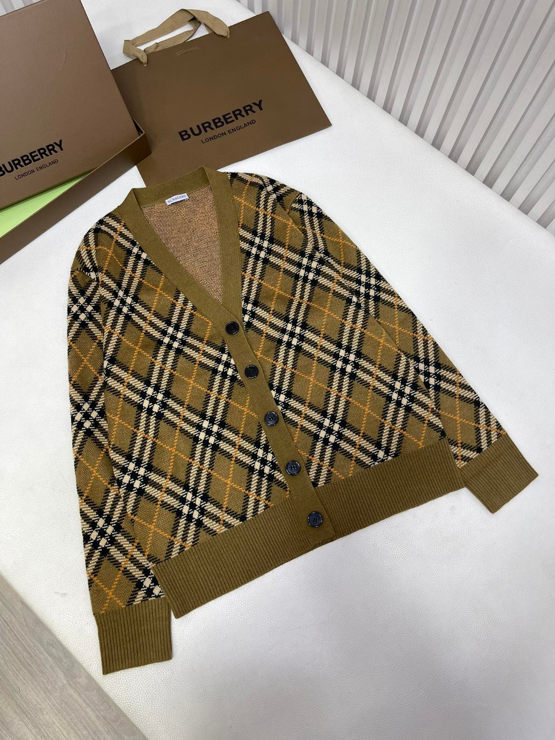 Burberry 巴宝莉 格纹V领羊毛针织衫 毛衣 外套 长袖 秋冬款 褐色 80996211