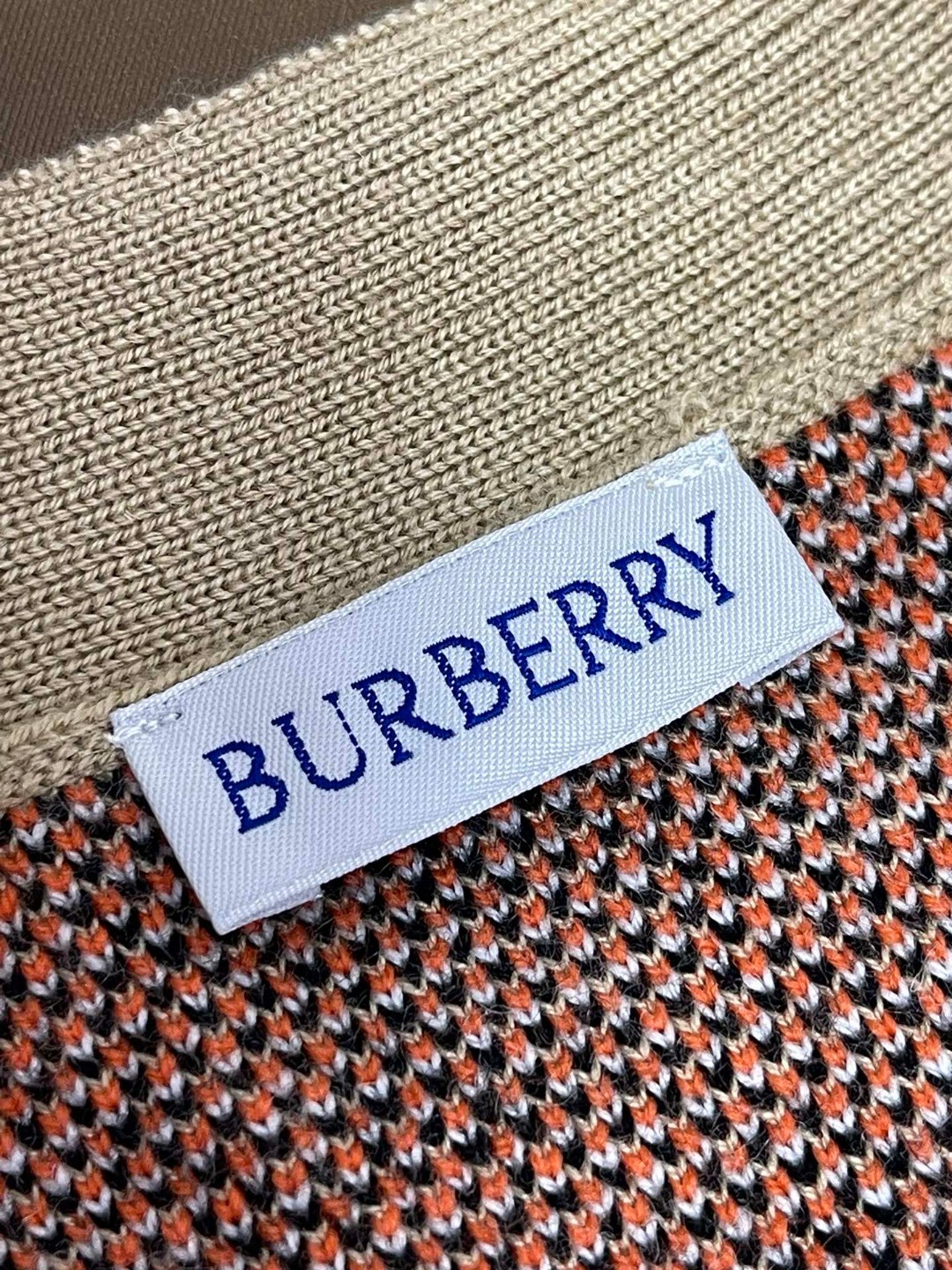Burberry 巴宝莉 格纹V领羊毛针织衫 毛衣 外套 长袖 秋冬款 米棕色 