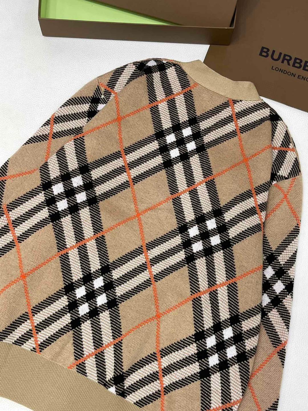 Burberry 巴宝莉 格纹V领羊毛针织衫 毛衣 外套 长袖 秋冬款 米棕色 