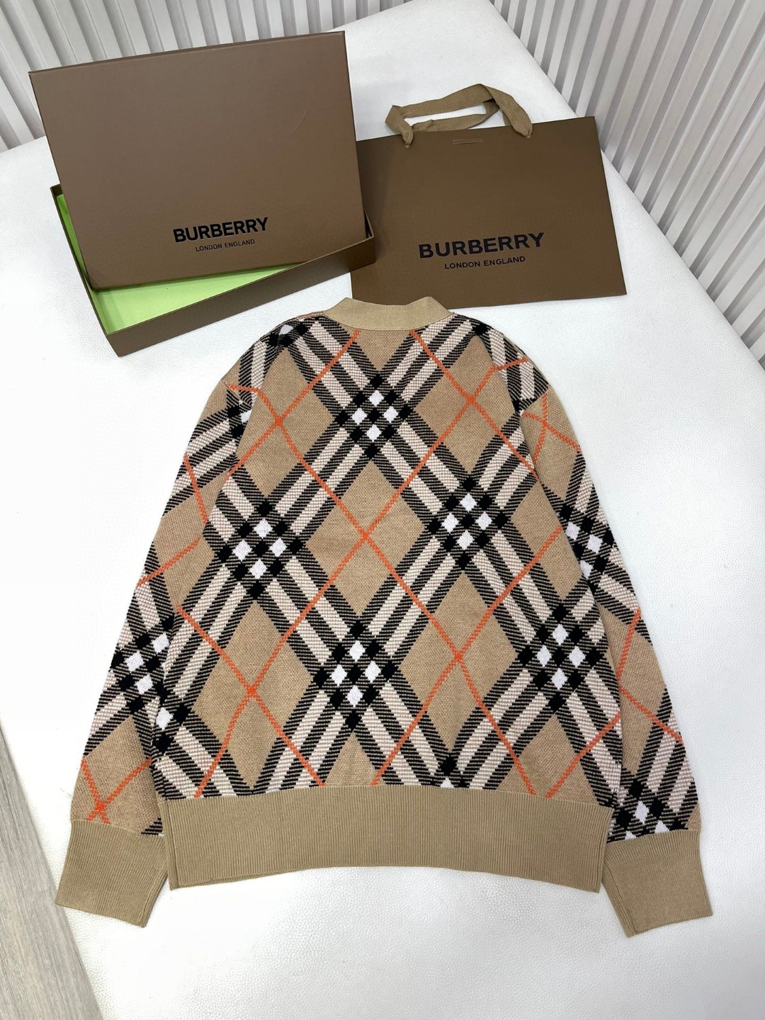 Burberry 巴宝莉 格纹V领羊毛针织衫 毛衣 外套 长袖 秋冬款 米棕色 