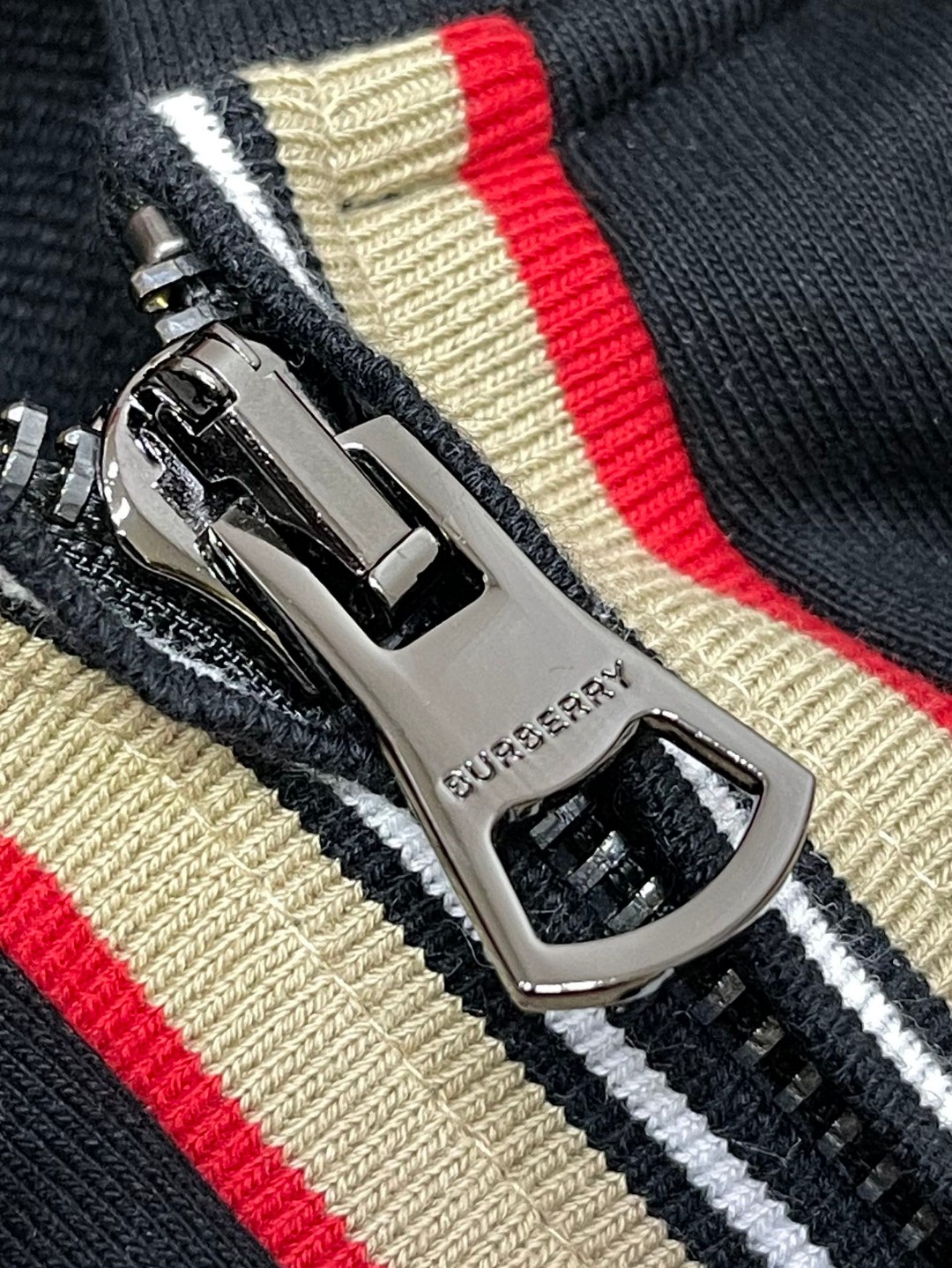 Burberry 巴宝莉 条纹拼色拉链连帽卫衣 外套 长袖 秋冬款 黑色 80333911