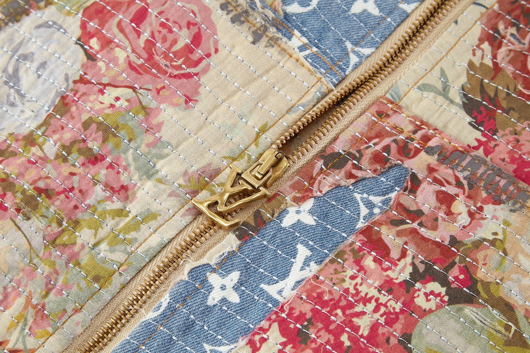 LOUIS VUITTON 路易威登 花卉贴布字母logo满印牛仔外套 夹克 长袖 外套 蓝色 1AAGQG