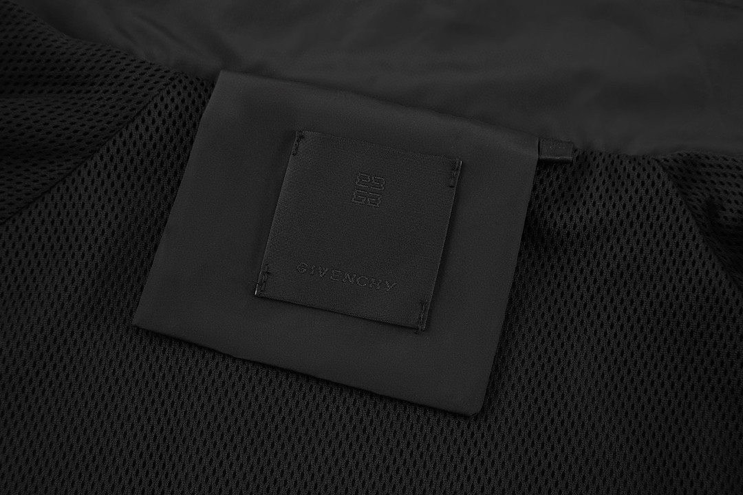 Givenchy 纪梵希 纯色logo徽标立领拉链夹克 外套 长袖 黑色 BM018E15L8-001