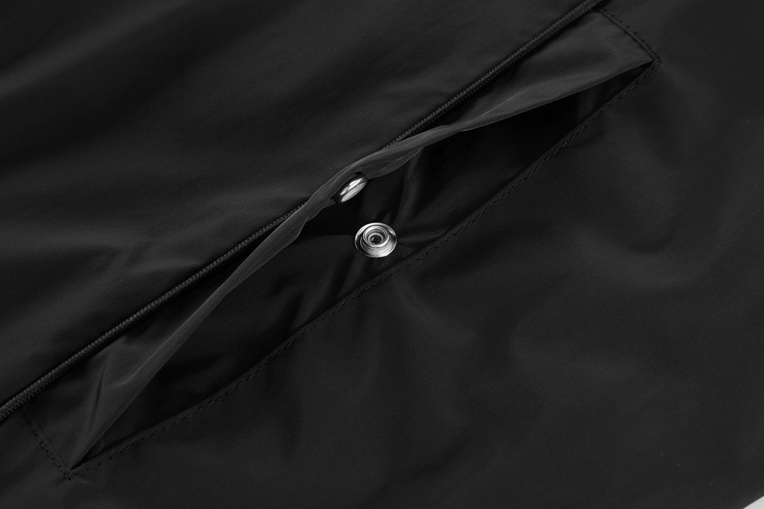 Givenchy 纪梵希 纯色logo徽标立领拉链夹克 外套 长袖 黑色 BM018E15L8-001