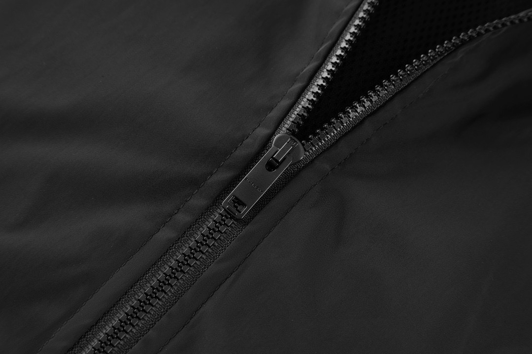 Givenchy 纪梵希 纯色logo徽标立领拉链夹克 外套 长袖 黑色 BM018E15L8-001