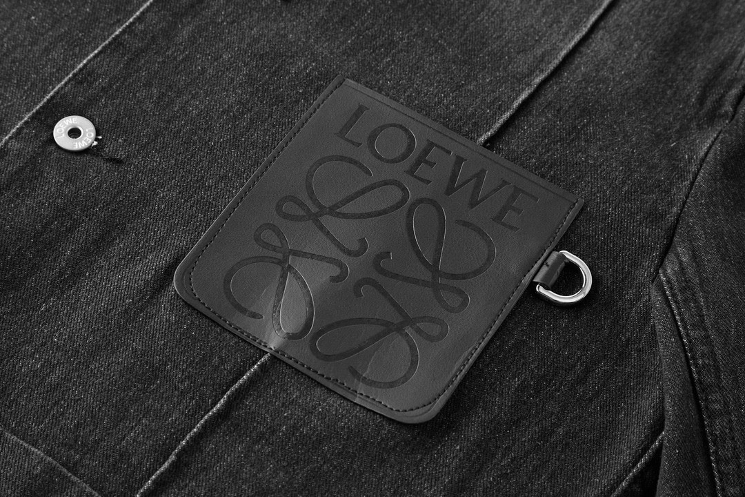 Loewe 罗意威 胸口皮口袋印花牛仔外套 衬衫 牛仔衣 长袖 秋冬 黑色 H526Y50W09-8946