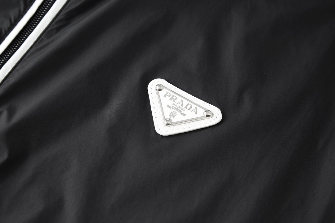 PRADA 普拉达 纯色便捷可折叠尼龙拉链连帽冲锋衣 夹克 外套 长袖 黑色 SGC530-1WQ9-F0967-S-232