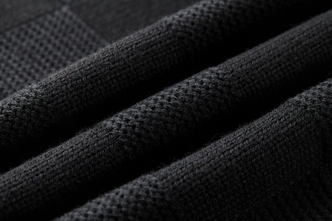 LOUIS VUITTON 路易威登 别针刺绣字母logo棋盘格毛衣 针织衫 长袖 秋冬款 黑色 1AA4MC