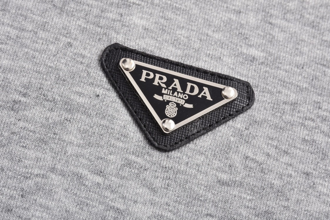 PRADA 普拉达 logo徽标拉链连帽卫衣 长袖 灰色 UADC-MJB3569-PTE003N