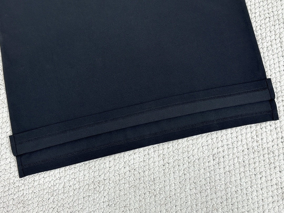 PRADA 普拉达 纯色logo徽标拉链Polo衫 长袖 黑色 UJL59B-1YR4-F0002-S-OOO