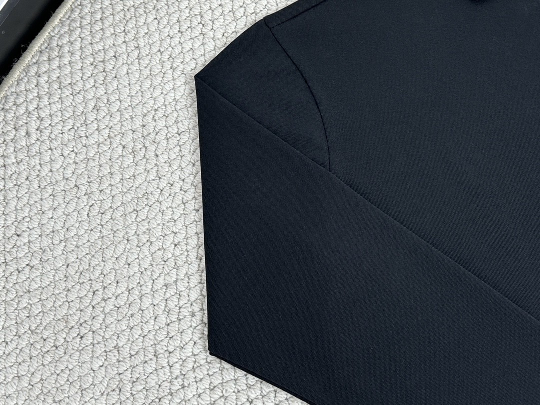 PRADA 普拉达 纯色logo徽标拉链Polo衫 长袖 黑色 UJL59B-1YR4-F0002-S-OOO