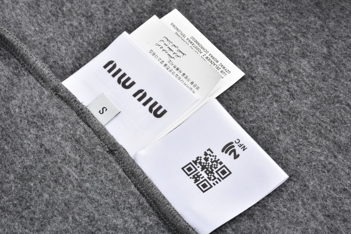 MIU MIU 缪缪 摇粒绒字母刺绣logo立领拉链夹克 外套 长袖 灰色 MJL042-15V3-F0031-S-OOO