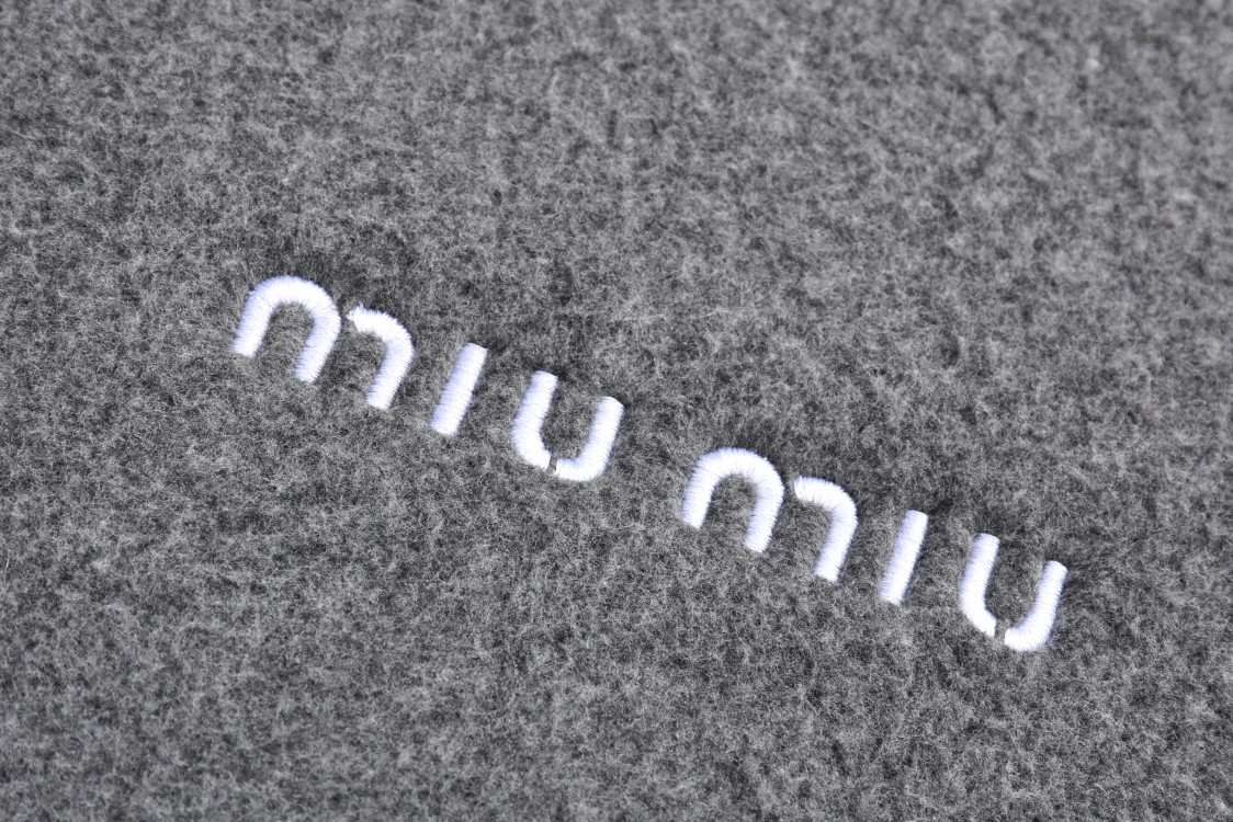 MIU MIU 缪缪 摇粒绒字母刺绣logo立领拉链夹克 外套 长袖 灰色 MJL042-15V3-F0031-S-OOO