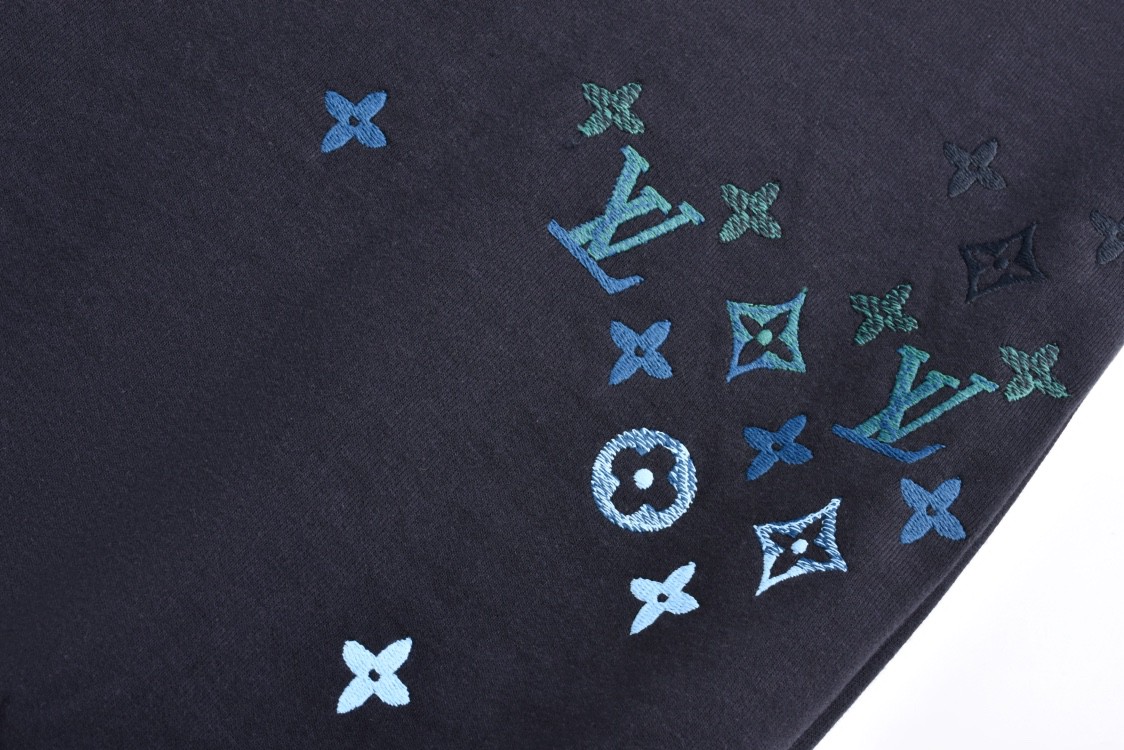 LOUIS VUITTON 路易威登 渐变刺绣圆领卫衣 长袖 秋冬款 黑色 1AFVBA