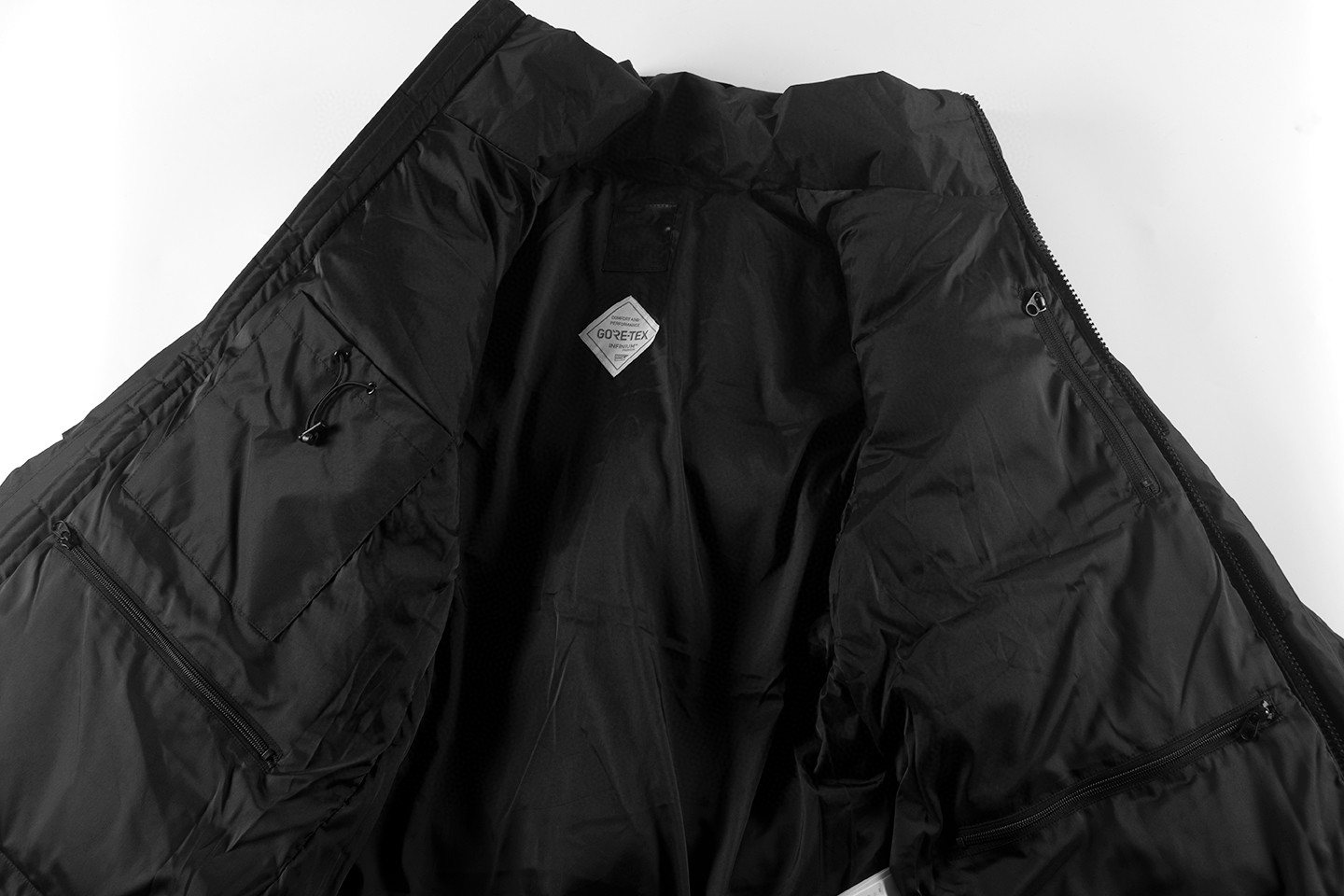 DAIWA PIER39 GORE TEX INFINIUM EXPEDITION 中长款拉链连帽羽绒服 外套 保暖 卡其色 黑色