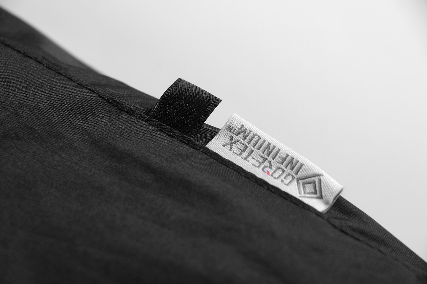 DAIWA PIER39 GORE TEX INFINIUM EXPEDITION 中长款拉链连帽羽绒服 外套 保暖 卡其色 黑色