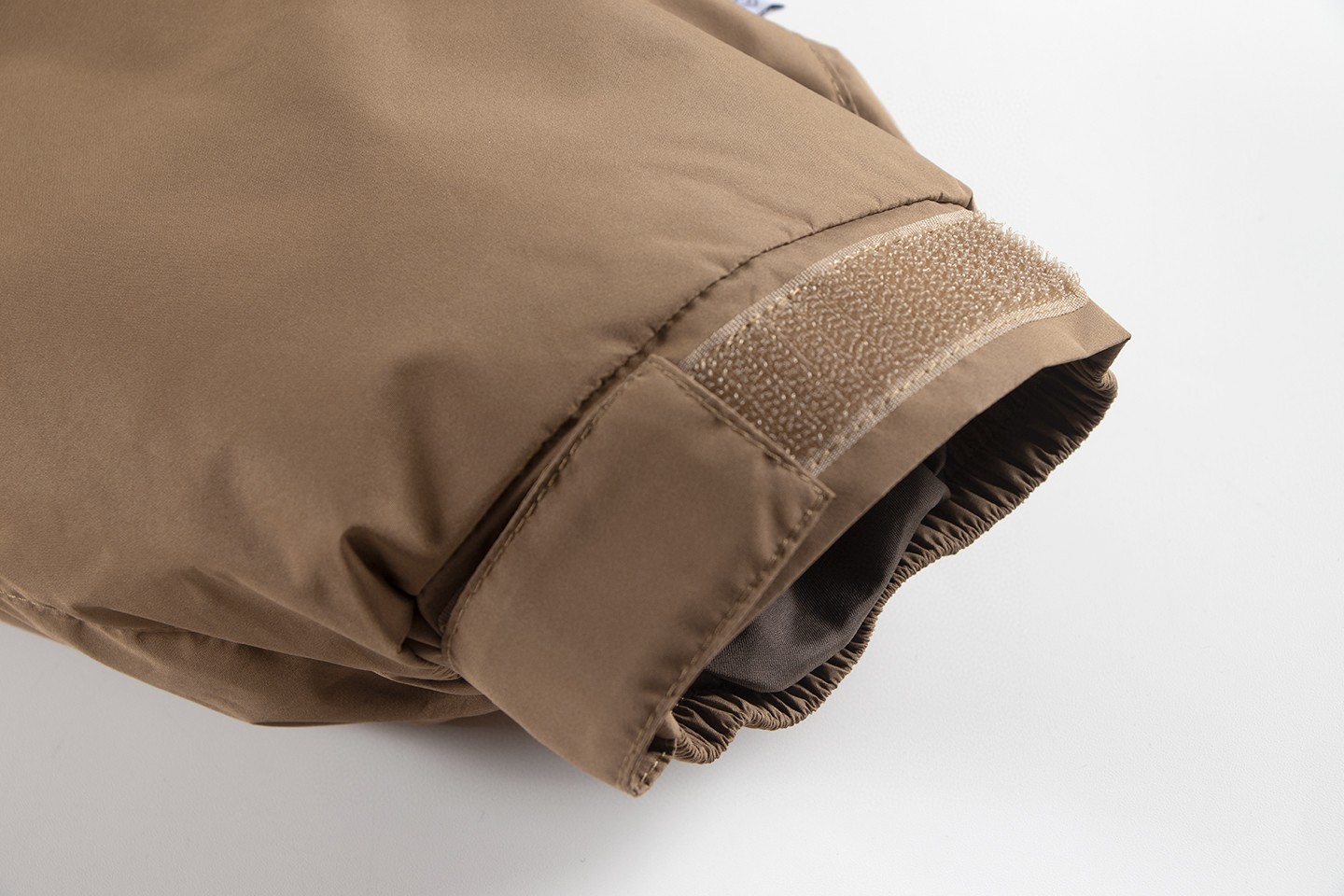 DAIWA PIER39 GORE TEX INFINIUM EXPEDITION 中长款拉链连帽羽绒服 外套 保暖 卡其色 黑色