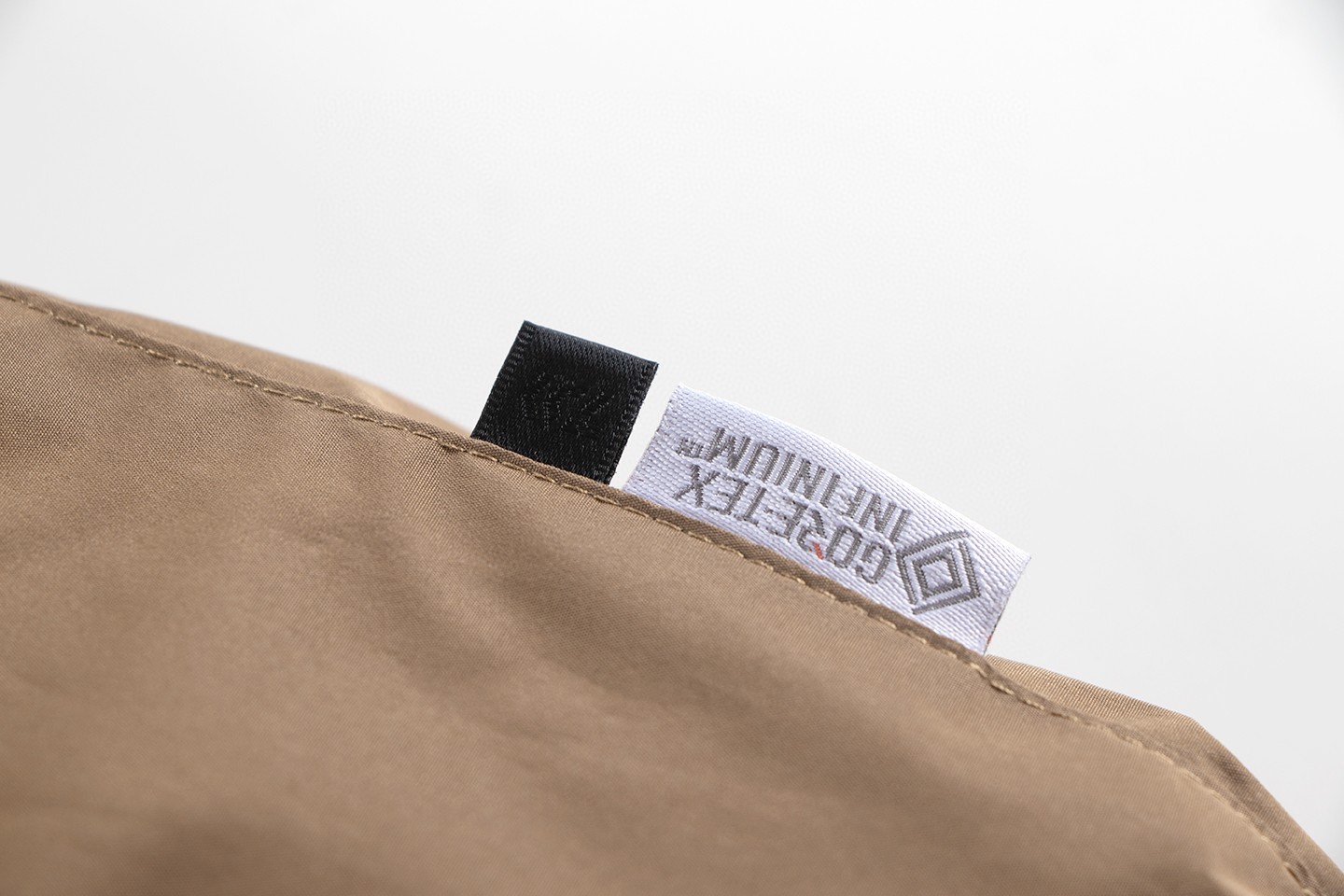 DAIWA PIER39 GORE TEX INFINIUM EXPEDITION 中长款拉链连帽羽绒服 外套 保暖 卡其色 黑色