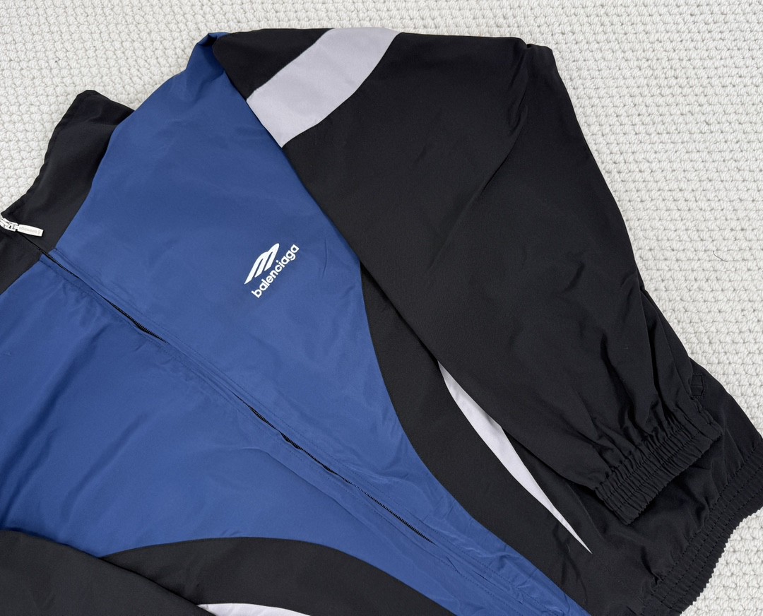 Balenciaga 巴黎世家 拼色字母logo印花立领拉链冲锋衣 外套 长袖 秋冬 黑蓝色 黑红色 790756TMO101000