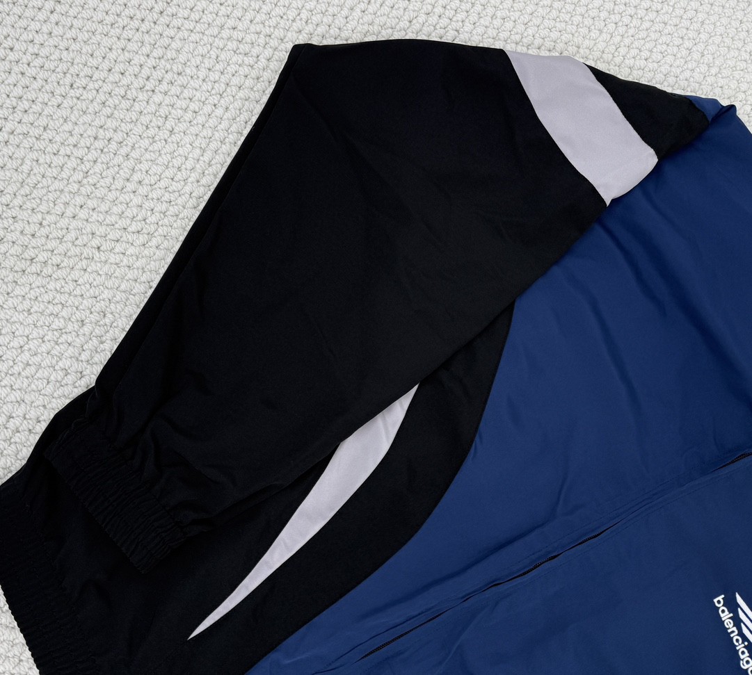 Balenciaga 巴黎世家 拼色字母logo印花立领拉链冲锋衣 外套 长袖 秋冬 黑蓝色 黑红色 790756TMO101000