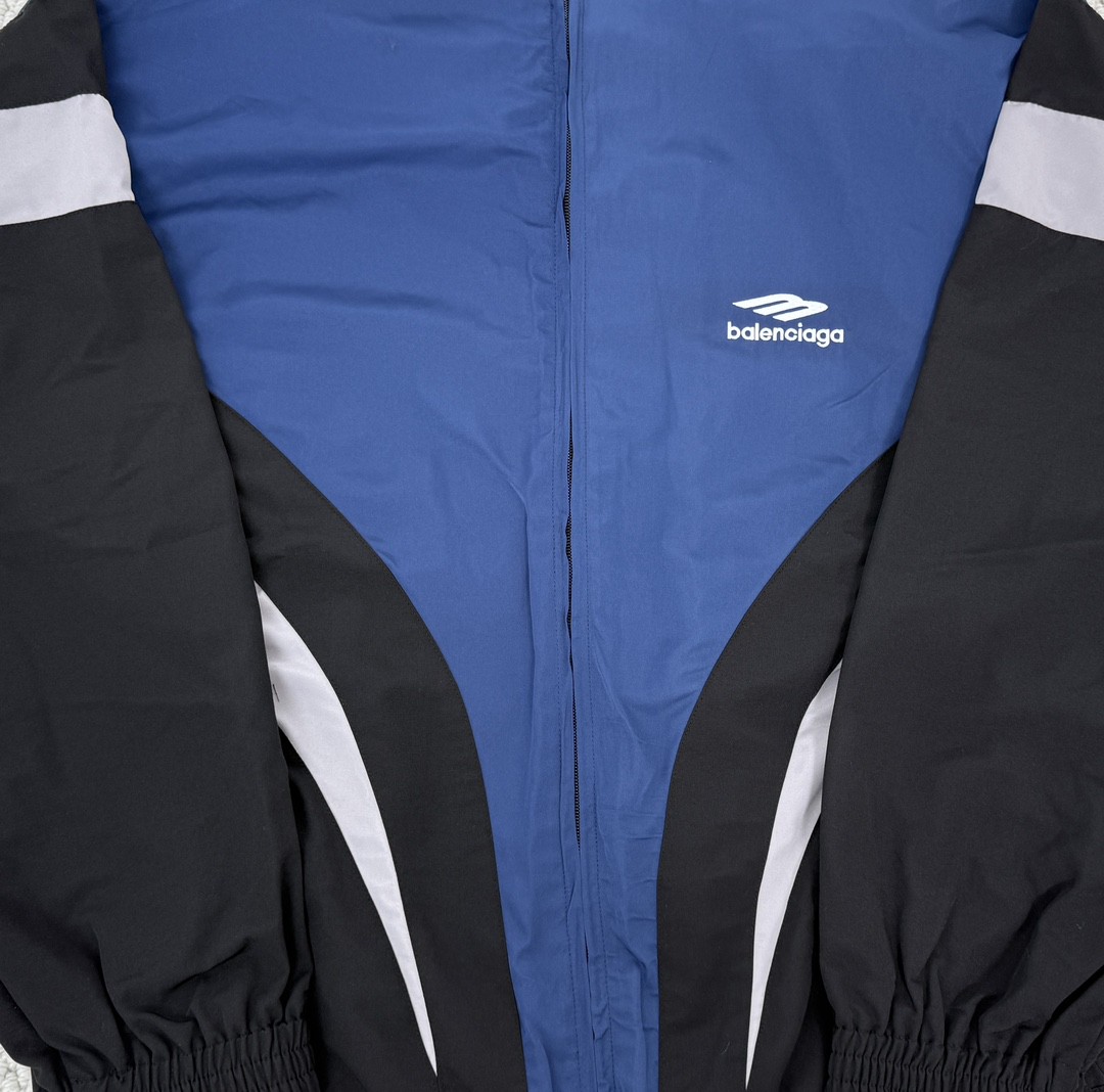 Balenciaga 巴黎世家 拼色字母logo印花立领拉链冲锋衣 外套 长袖 秋冬 黑蓝色 黑红色 790756TMO101000