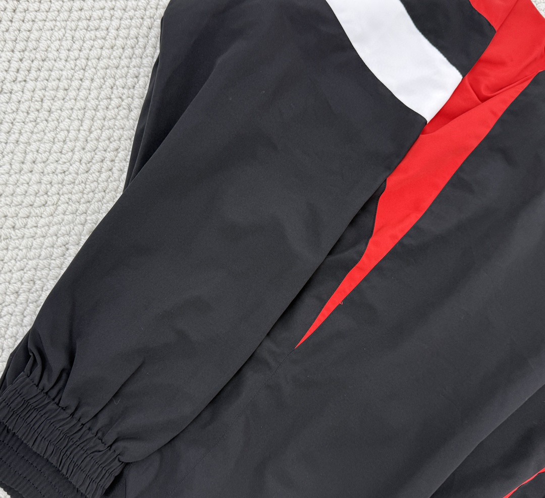 Balenciaga 巴黎世家 拼色字母logo印花立领拉链冲锋衣 外套 长袖 秋冬 黑蓝色 黑红色 790756TMO101000