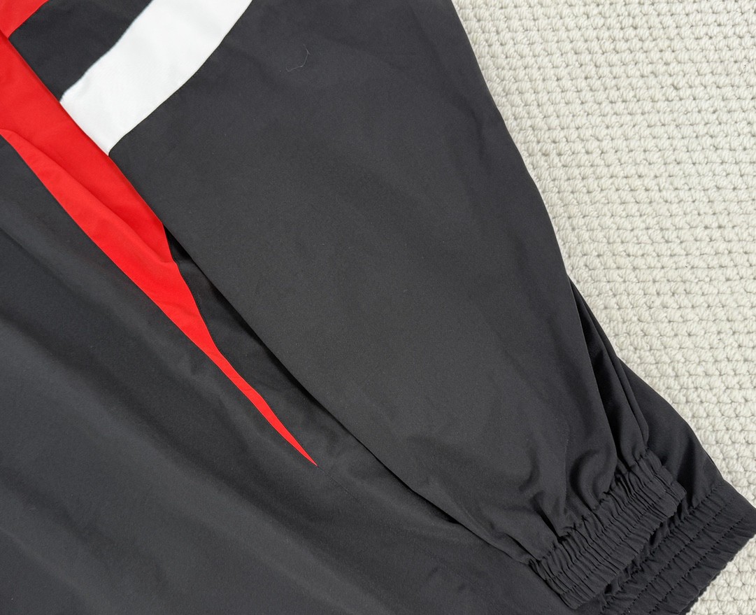 Balenciaga 巴黎世家 拼色字母logo印花立领拉链冲锋衣 外套 长袖 秋冬 黑蓝色 黑红色 790756TMO101000