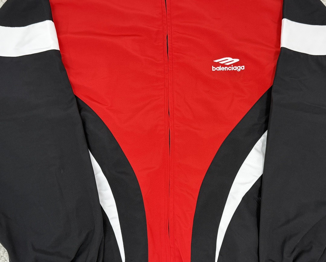 Balenciaga 巴黎世家 拼色字母logo印花立领拉链冲锋衣 外套 长袖 秋冬 黑蓝色 黑红色 790756TMO101000