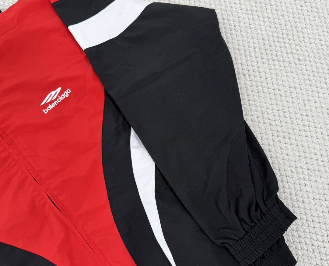 Balenciaga 巴黎世家 拼色字母logo印花立领拉链冲锋衣 外套 长袖 秋冬 黑蓝色 黑红色 790756TMO101000