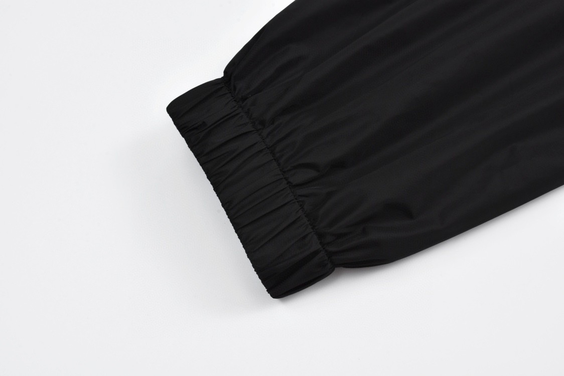 PRADA 普拉达 拼色logo徽标拉链连帽冲锋衣 夹克 外套 黑灰色 SGC601-1WQ9-F0N5A-S-BOO