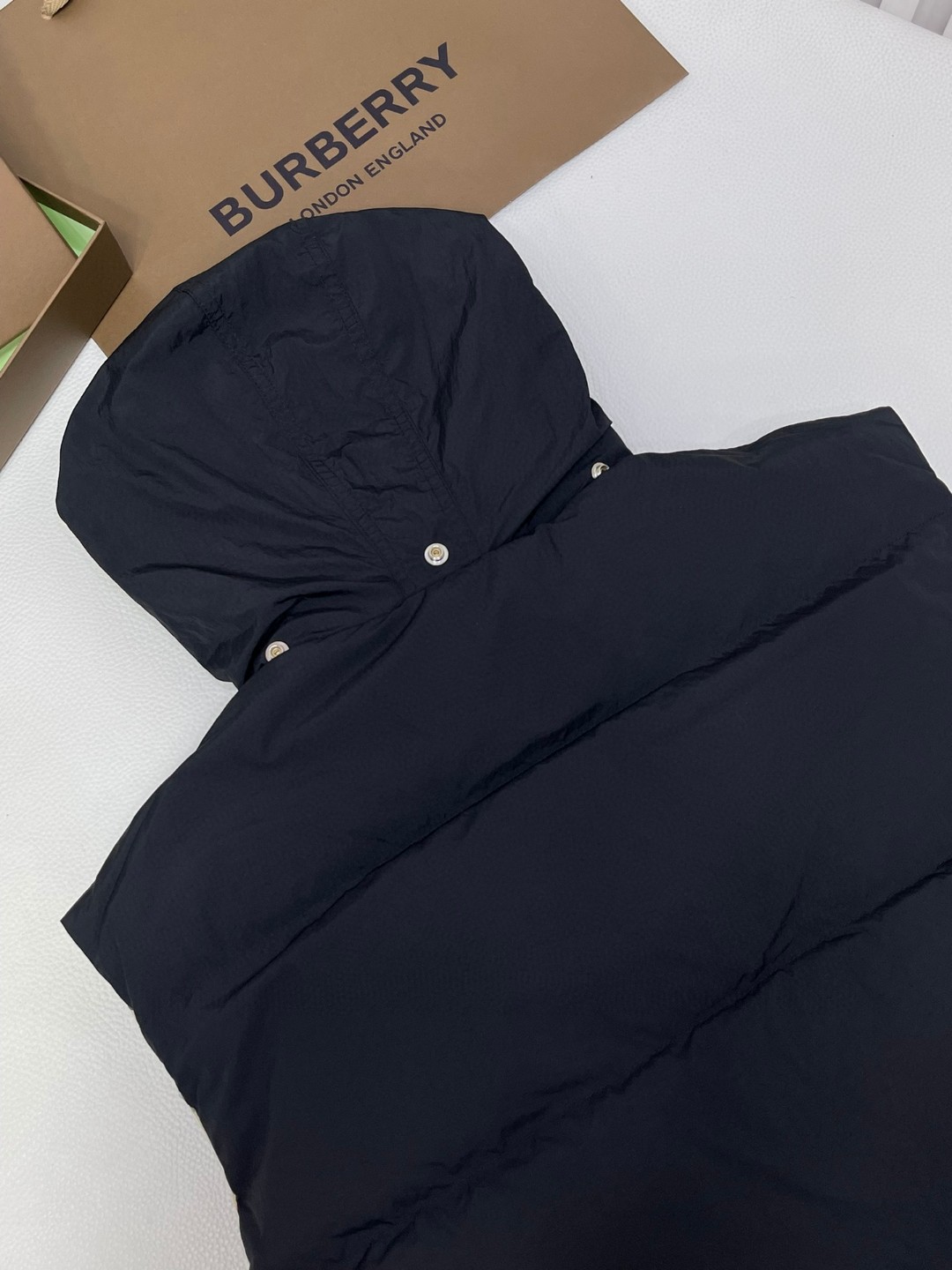 Burberry 巴宝莉 双面两穿格纹羽绒服马甲 背心 外套 棕色 80942361