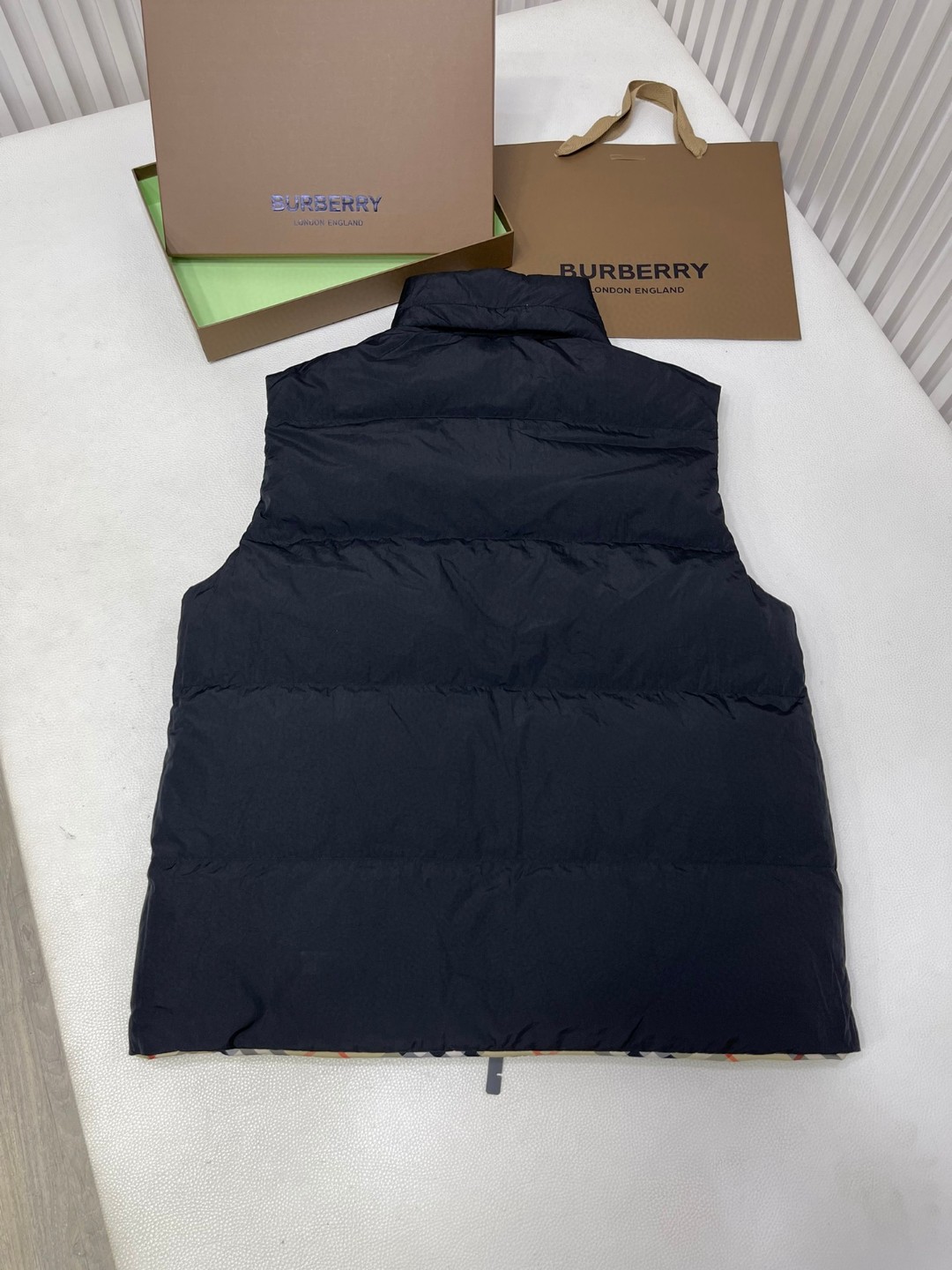 Burberry 巴宝莉 双面两穿格纹羽绒服马甲 背心 外套 棕色 80942361