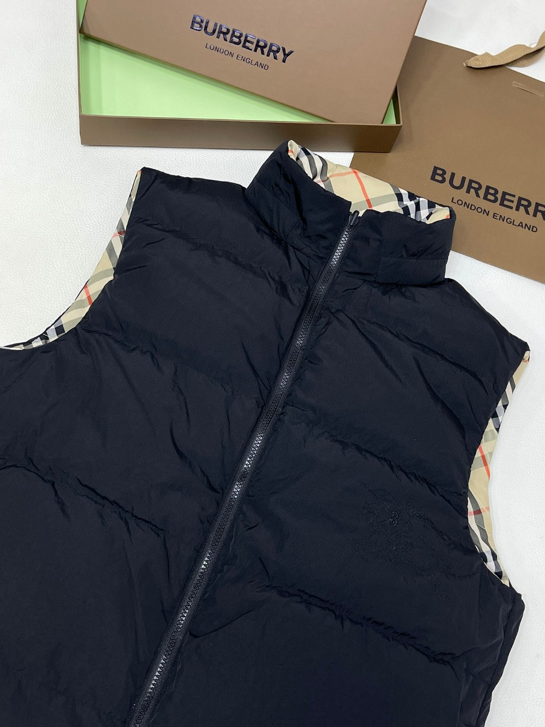 Burberry 巴宝莉 双面两穿格纹羽绒服马甲 背心 外套 棕色 80942361