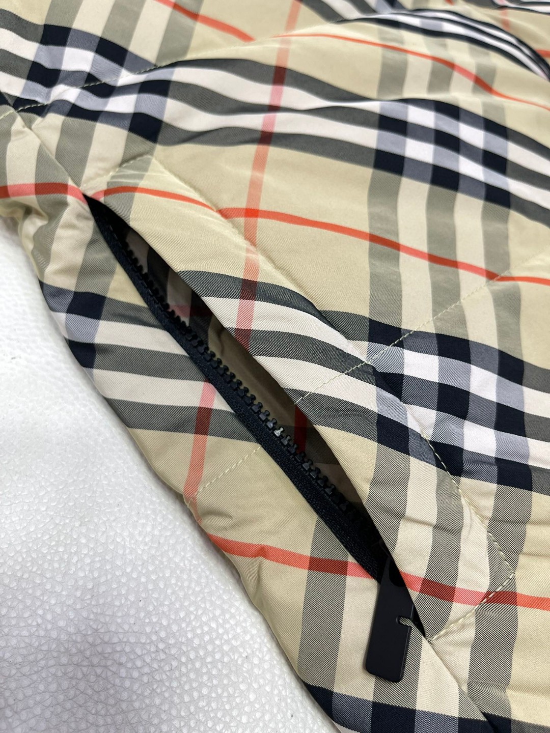 Burberry 巴宝莉 双面两穿格纹羽绒服马甲 背心 外套 棕色 80942361
