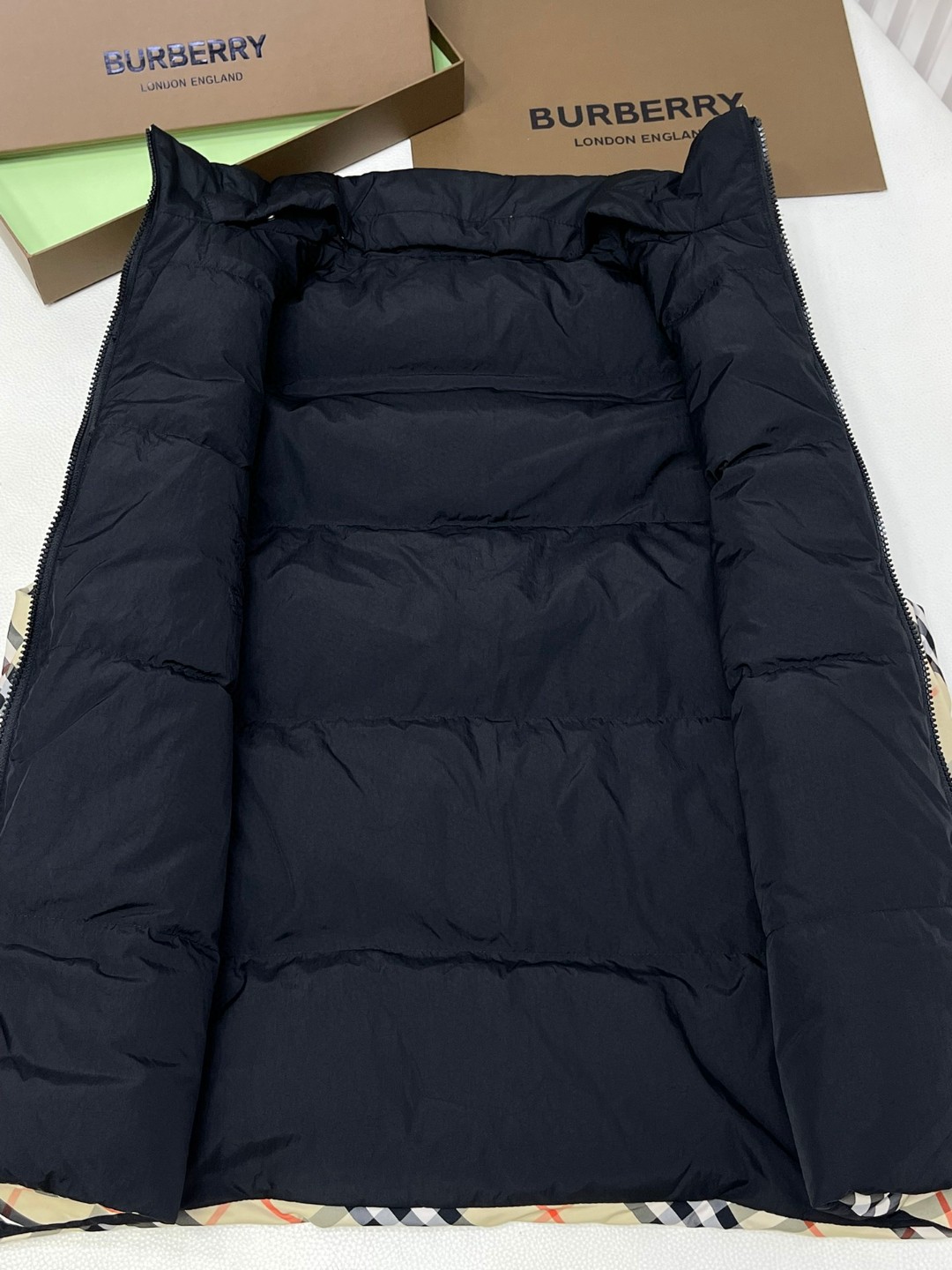 Burberry 巴宝莉 双面两穿格纹羽绒服马甲 背心 外套 棕色 80942361
