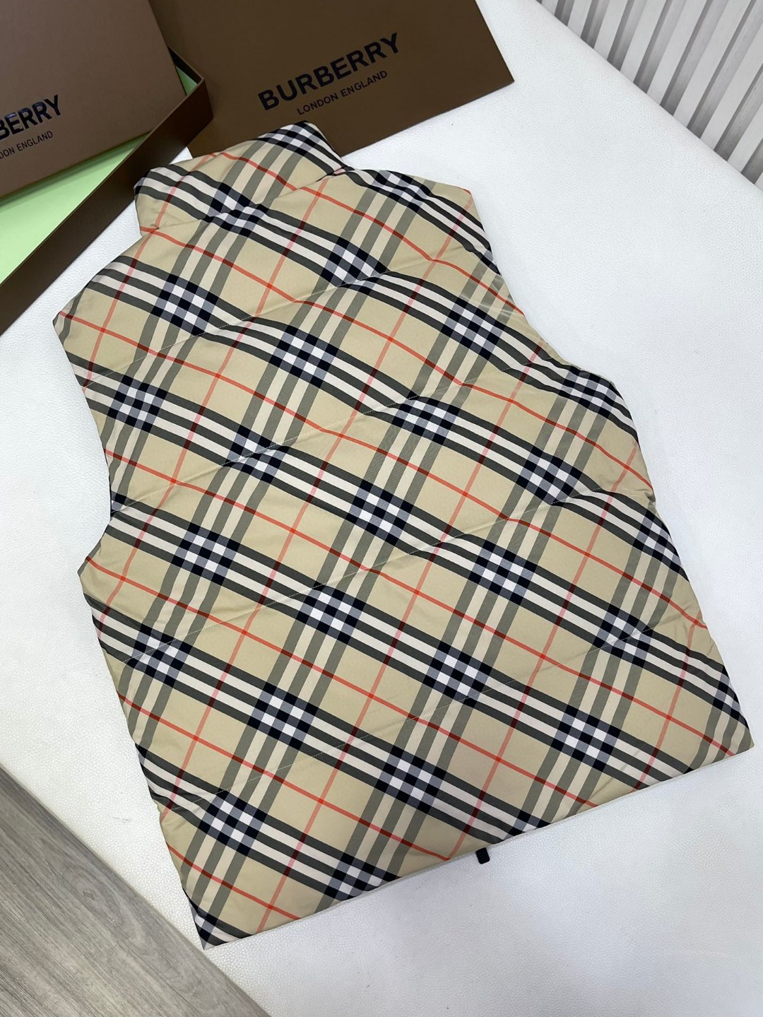Burberry 巴宝莉 双面两穿格纹羽绒服马甲 背心 外套 棕色 80942361