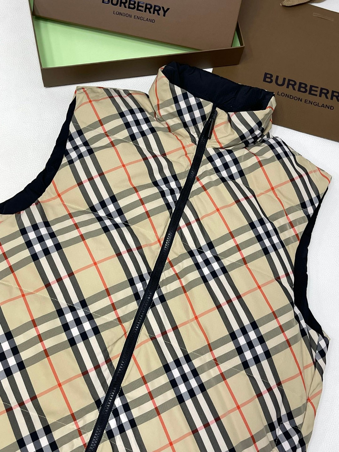 Burberry 巴宝莉 双面两穿格纹羽绒服马甲 背心 外套 棕色 80942361